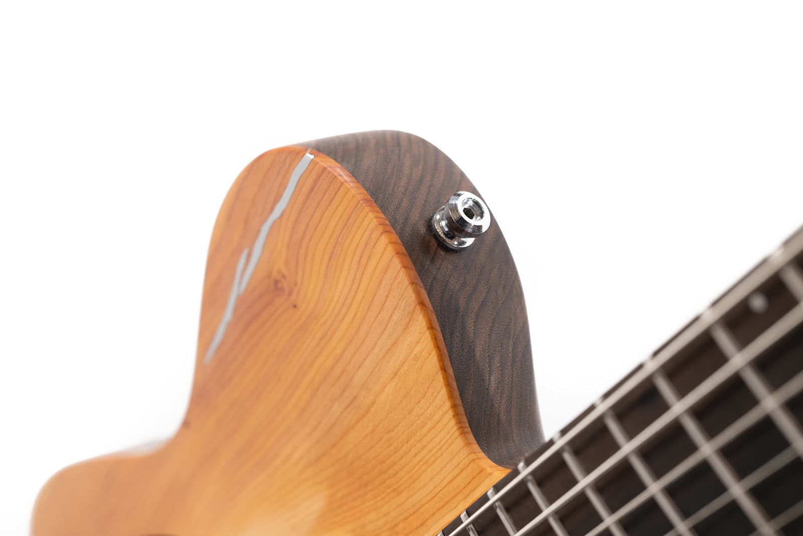 TC_AIR_Guitar_Details_close_up_Kintsugi_De_Leeuw_Guitars_Paris_Made_in_France_Luthier_Guitar_Maker_France_Neck_Through_Manche_Traversant