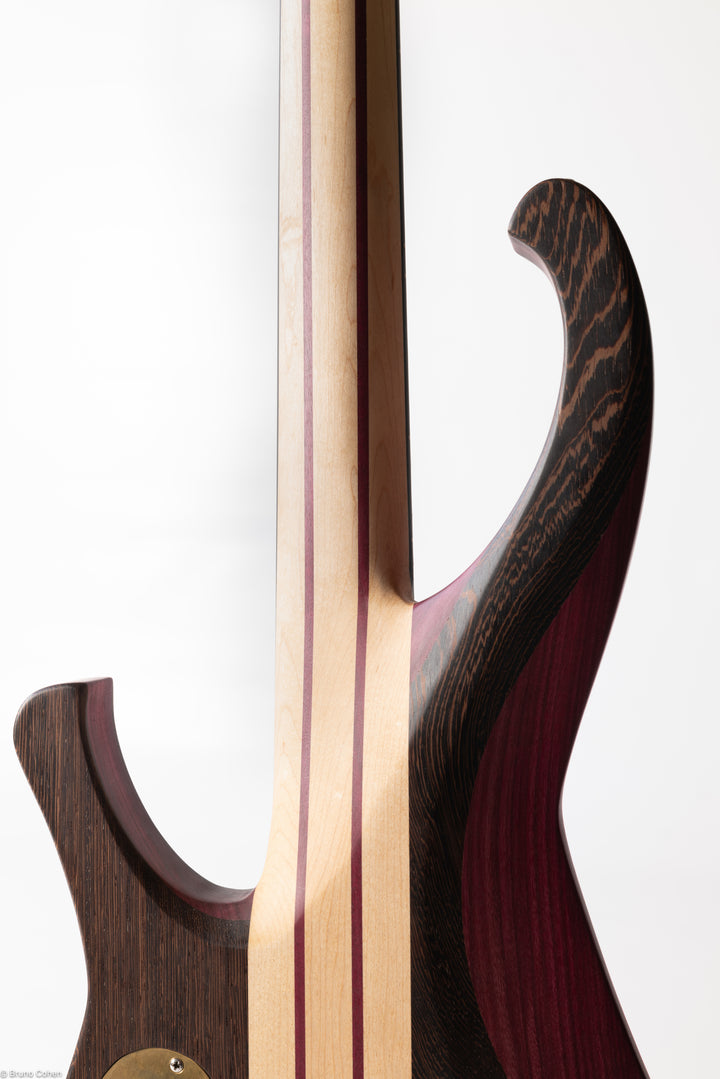 Détails du dos de la Basse MB4 Natural - Basse à manche traversant de la marque de lutherie française De Leeuw Guitars. Basse Made in France - Bass Made in France