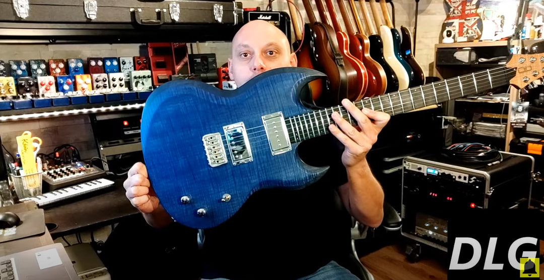 Kevin Roche découvre la SY Deep Blue, une guitare à manche traversant de la marque de lutherie française De Leeuw Guitars. Guitare Made in France - Guitar Made in France
