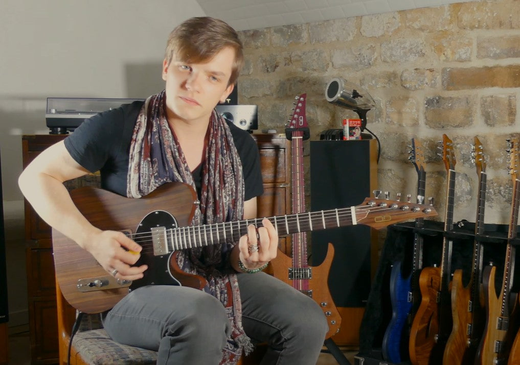 Impro du dimanche avec Swan Vaude sur la TC Indian Caramel une guitare à manche traversant de la marque de lutherie française De Leeuw Guitars. Guitare Made in France - Guitar Made in France