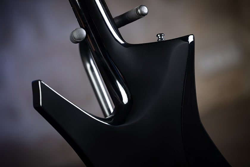 EX_Moonwoolf_Custom_Guitare_du_luthier_francais_De_Leeuw_Guitars_Paris_Made_in_France_Luthier_Guitar_Maker_France_Neck_Through_Manche_Traversant