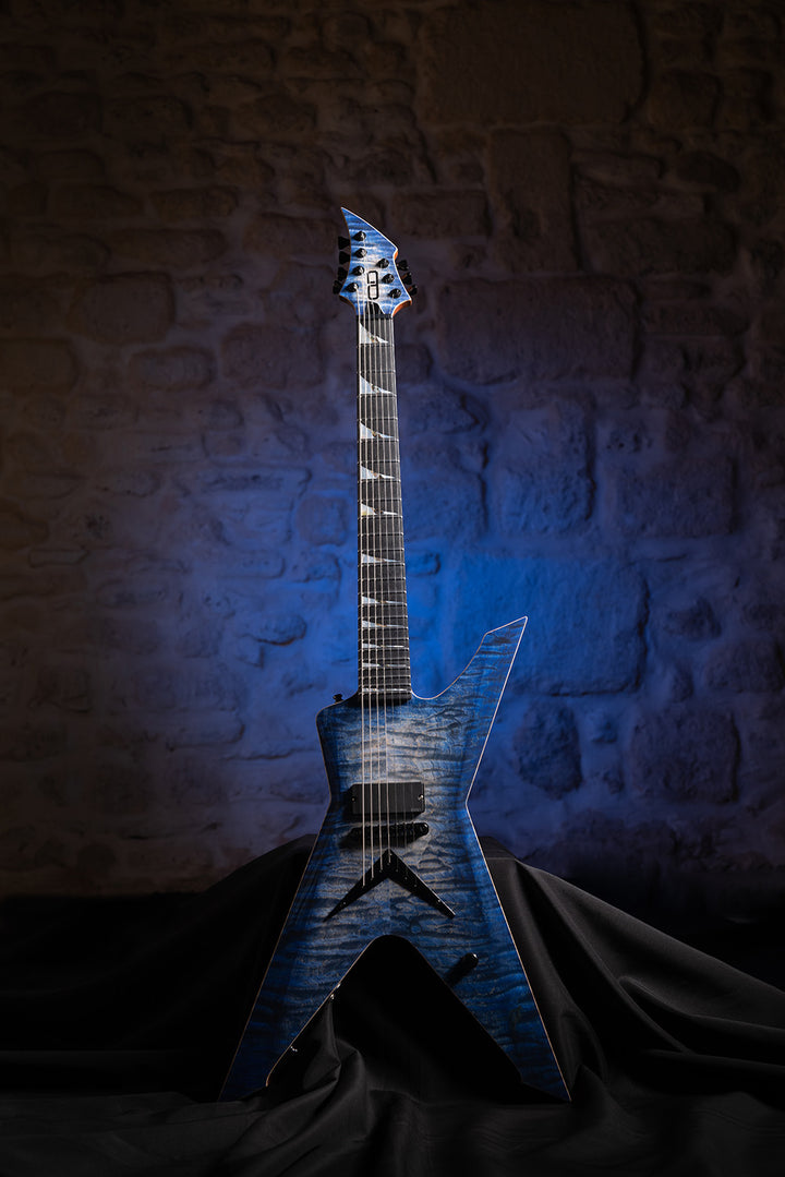 Metal Blue - Pièce Unique  et sur mesure- Guitare à manche traversant de la marque de lutherie française De Leeuw Guitars. Guitare Made in France - Guitar Made in France