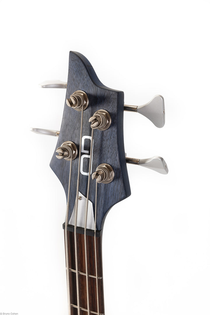 MV4_deep_blue_bass_front_side_head_close_up_De_Leeuw_Guitars_Paris_Made_in_France_Luthier_Guitar_Maker_France_Neck_Through_Manche_Traversant