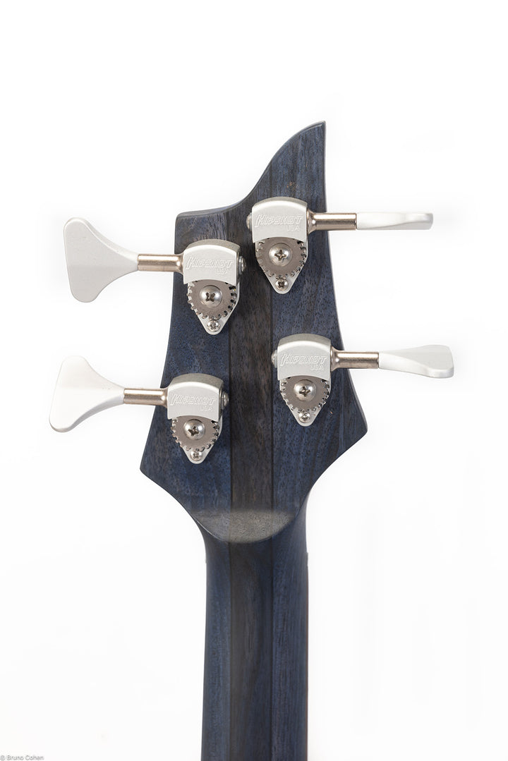 MV4_deep_blue_bass_back_head_close_up_De_Leeuw_Guitars_Paris_Made_in_France_Luthier_Guitar_Maker_France_Neck_Through_Manche_Traversant