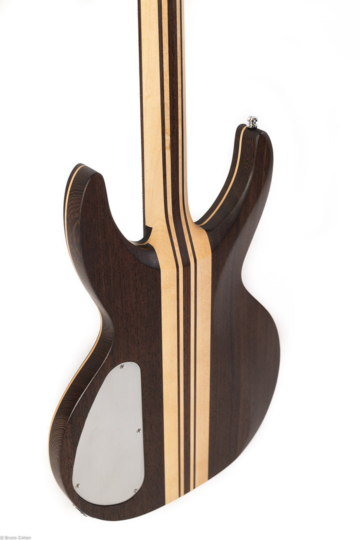 MV4_Wenge_Natural_bass_back_side_close_up_De_Leeuw_Guitars_Paris_Made_in_France_Luthier_Guitar_Maker_France_Neck_Through_Manche_Traversant