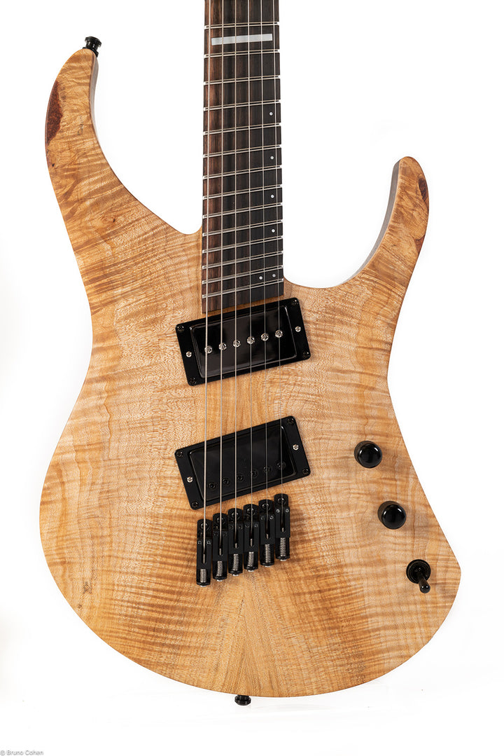 MS6_multi_scale_custom_shop_front_close_up_De_Leeuw_Guitars_Paris_Made_in_France_Luthier_Guitar_Maker_France_Neck_Through_Manche_Traversant