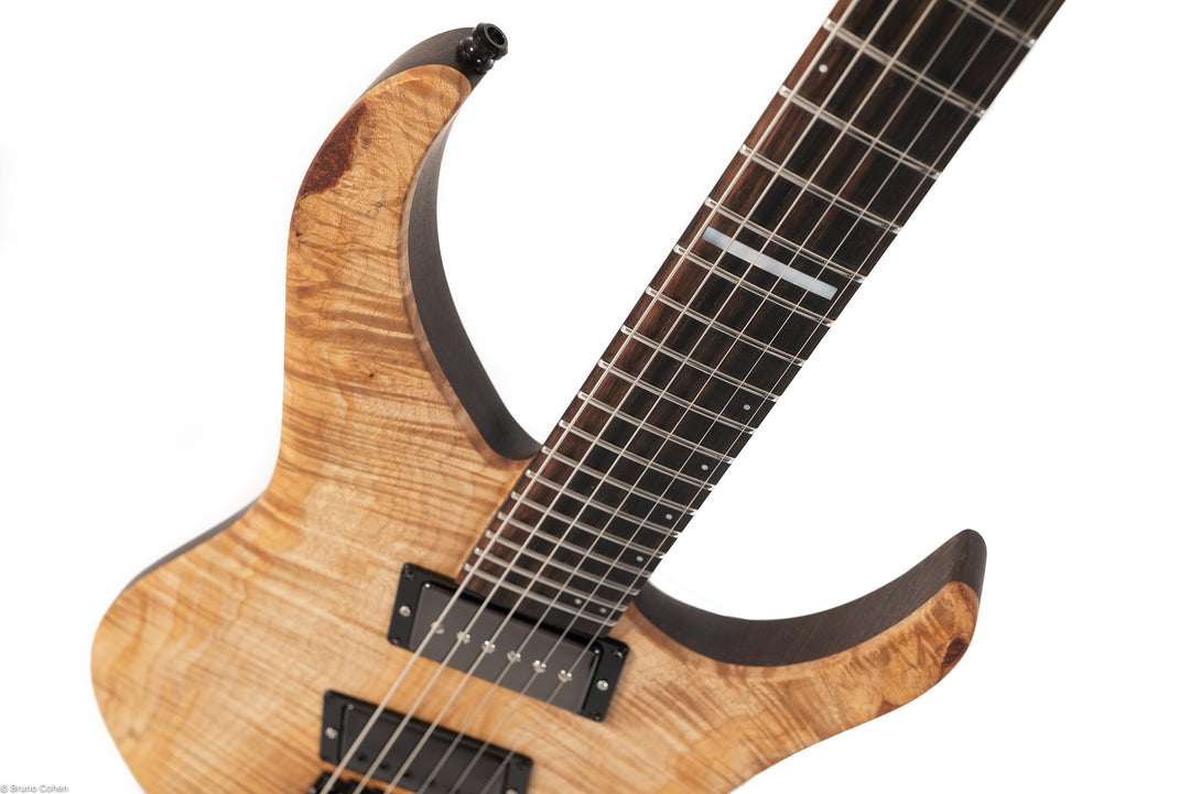 MS6_multi_scale_custom_shop_front_details_finger_board_close_up_De_Leeuw_Guitars_Paris_Made_in_France_Luthier_Guitar_Maker_France_Neck_Through_Manche_Traversant