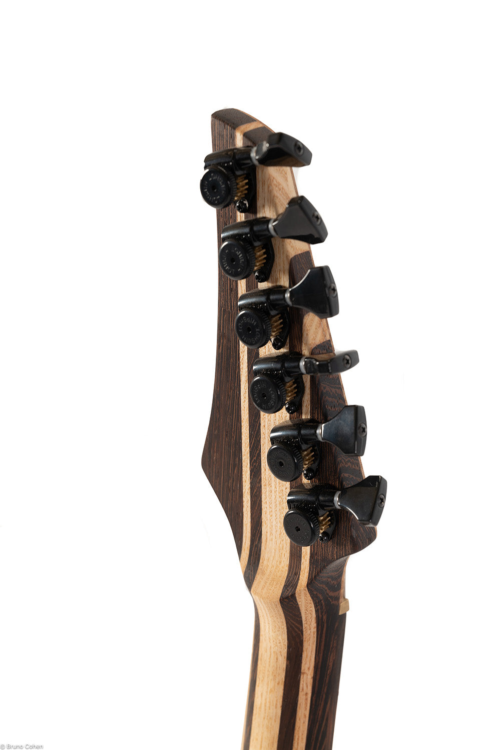 MS6_multi_scale_custom_shop_side_head_back_close_up_De_Leeuw_Guitars_Paris_Made_in_France_Luthier_Guitar_Maker_France_Neck_Through_Manche_Traversant