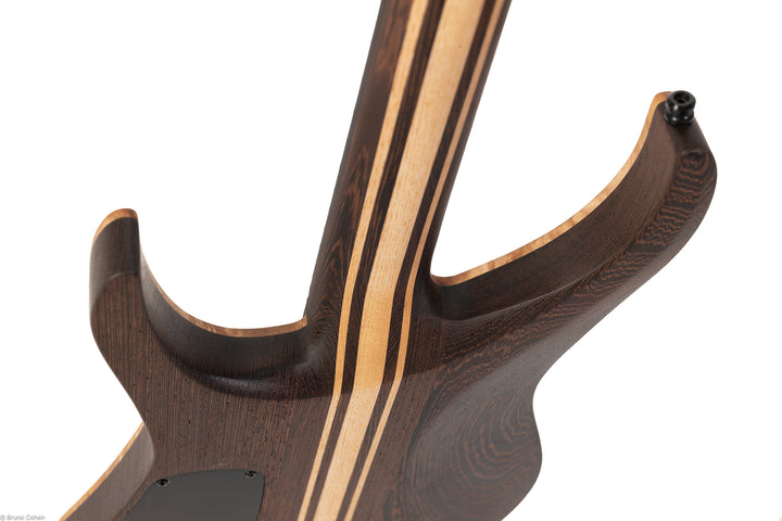 MS6_multi_scale_custom_shop_neck_body_back_side_details_close_up_De_Leeuw_Guitars_Paris_Made_in_France_Luthier_Guitar_Maker_France_Neck_Through_Manche_Traversant