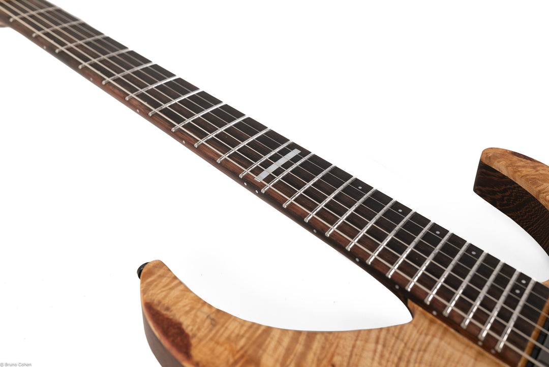 MS6_multi_scale_custom_shop_finger_board_close_up_De_Leeuw_Guitars_Paris_Made_in_France_Luthier_Guitar_Maker_France_Neck_Through_Manche_Traversant