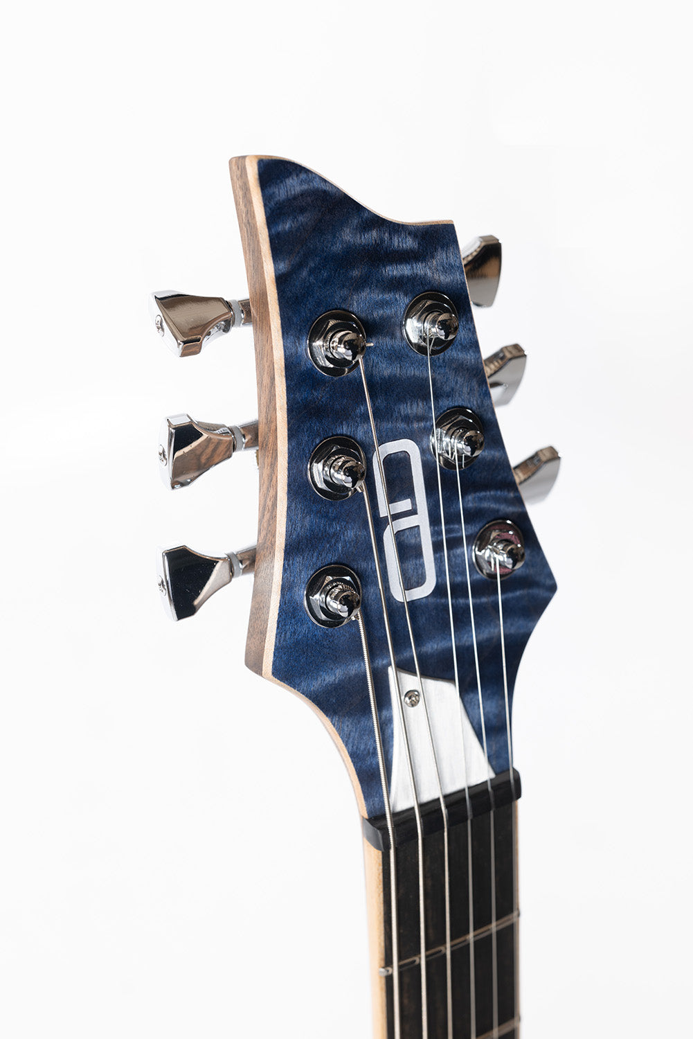 Nina_Guitar_Deep_Blue_close_up_head_side_front_De_Leeuw_Guitars_Paris_Made_in_France_Luthier_Guitar_Maker_France_Neck_Through_Manche_Traversant