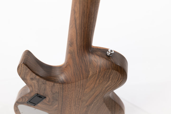 Nina_Guitar_neck_body_details_back_close_up_De_Leeuw_Guitars_Paris_Made_in_France_Luthier_Guitar_Maker_France_Neck_Through_Manche_Traversant