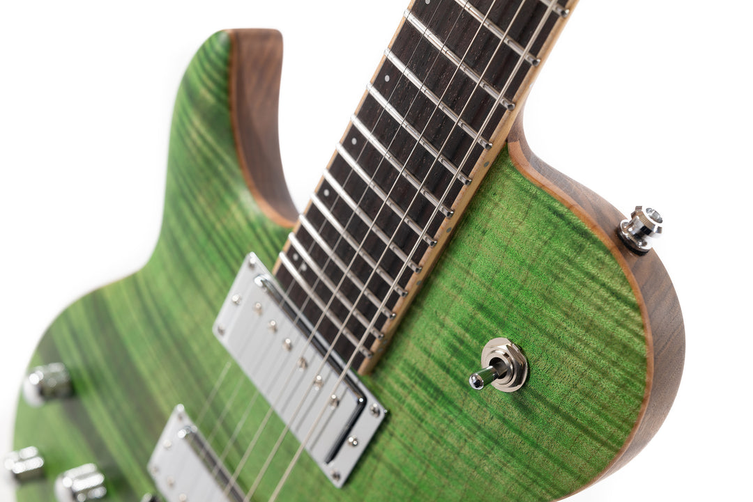 SC_Walnut_Maple_Green_Iguana_Front_details_2_Close_Up_De_Leeuw_Guitars_Paris_Made_in_France_Luthier_Guitar_Maker_France_Neck_Through_Manche_Traversant