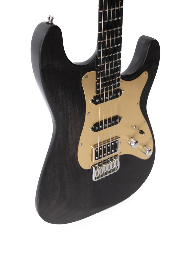 ST_Full_Walnut_Black_Bird_Front_close_up_side_2_De_Leeuw_Guitars_Paris_Made_in_France_Luthier_Guitar_Maker_France_Neck_Through_Manche_Traversant