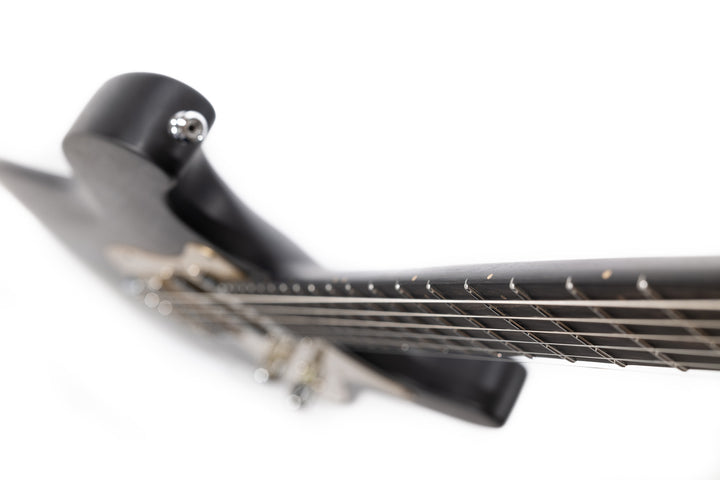ST_Full_Walnut_Black_Bird_Front_close_up_finger_board_close_up_De_Leeuw_Guitars_Paris_Made_in_France_Luthier_Guitar_Maker_France_Neck_Through_Manche_Traversant