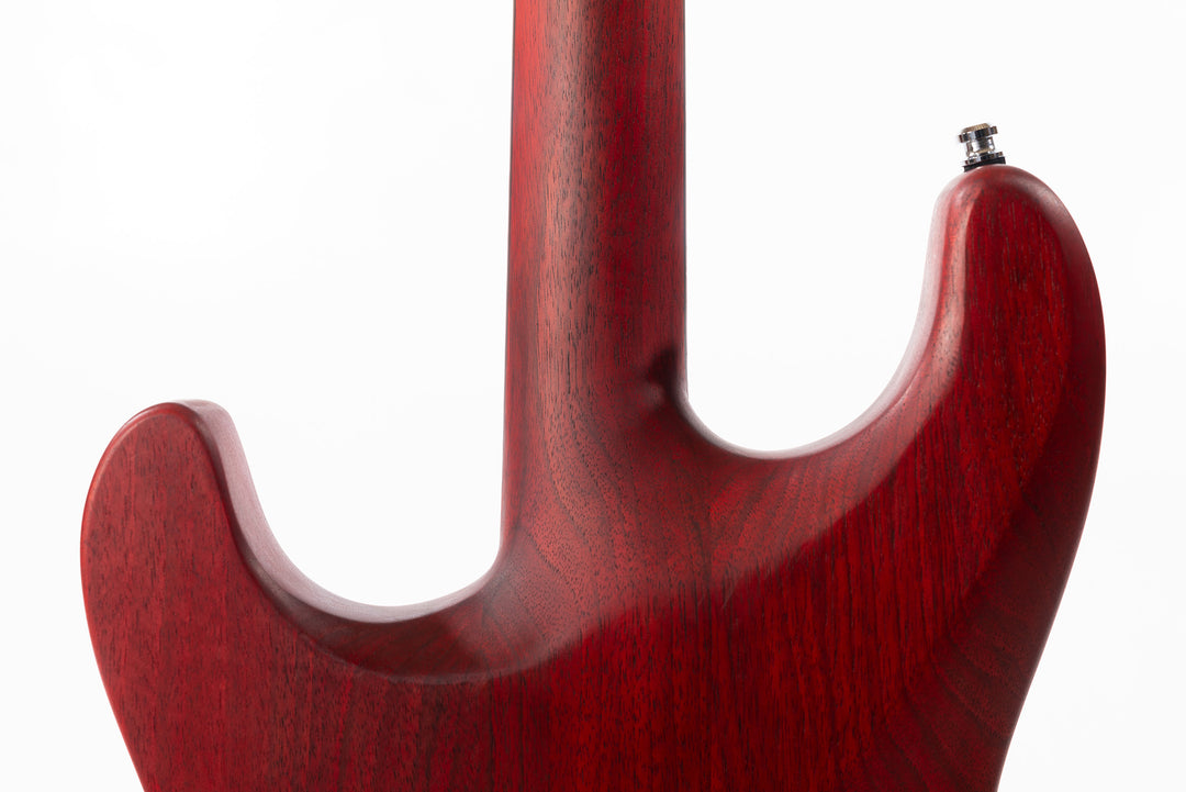 ST_Full_Walnut_French_Strawberry_Back_neck_body_close_up_details_De_Leeuw_Guitars_Paris_Made_in_France_Luthier_Guitar_Maker_France_Neck_Through_Manche_Traversant