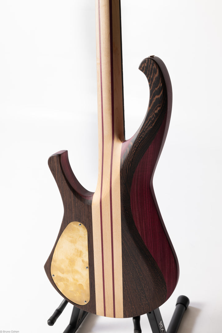 Détails du dos de la Basse MB4 Natural - Basse à manche traversant de la marque de lutherie française De Leeuw Guitars. Basse Made in France - Bass Made in France