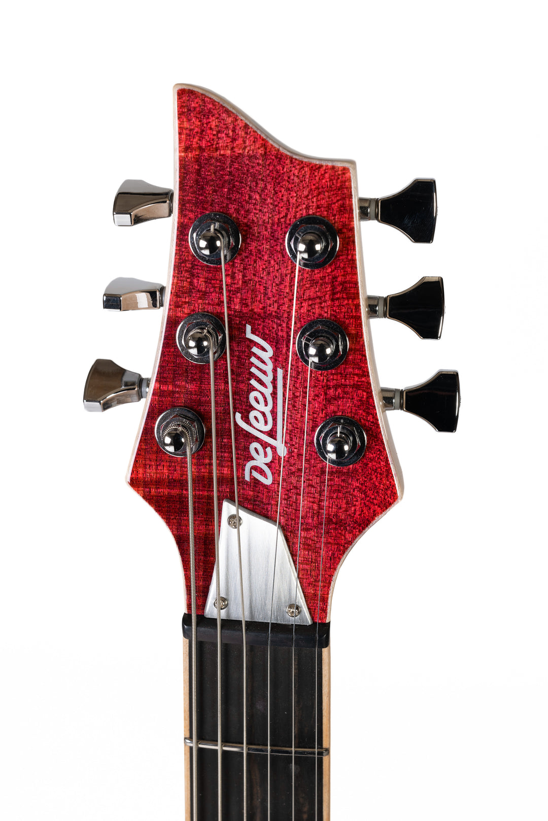 Nina_Guitar_French_Strawberry_Glossy_Varnish_Close_up_Head_1_De_Leeuw_Guitars_Paris_Made_in_France_Luthier_Guitar_Maker_France_Neck_Through_Manche_Traversant