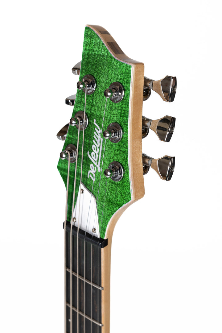 Nina_Guitar_Green_Iguana_Glossy_Varnish_Close_Up_Head_Side_1_De_Leeuw_Guitars_Paris_Made_in_France_Luthier_Guitar_Maker_France_Neck_Through_Manche_Traversant