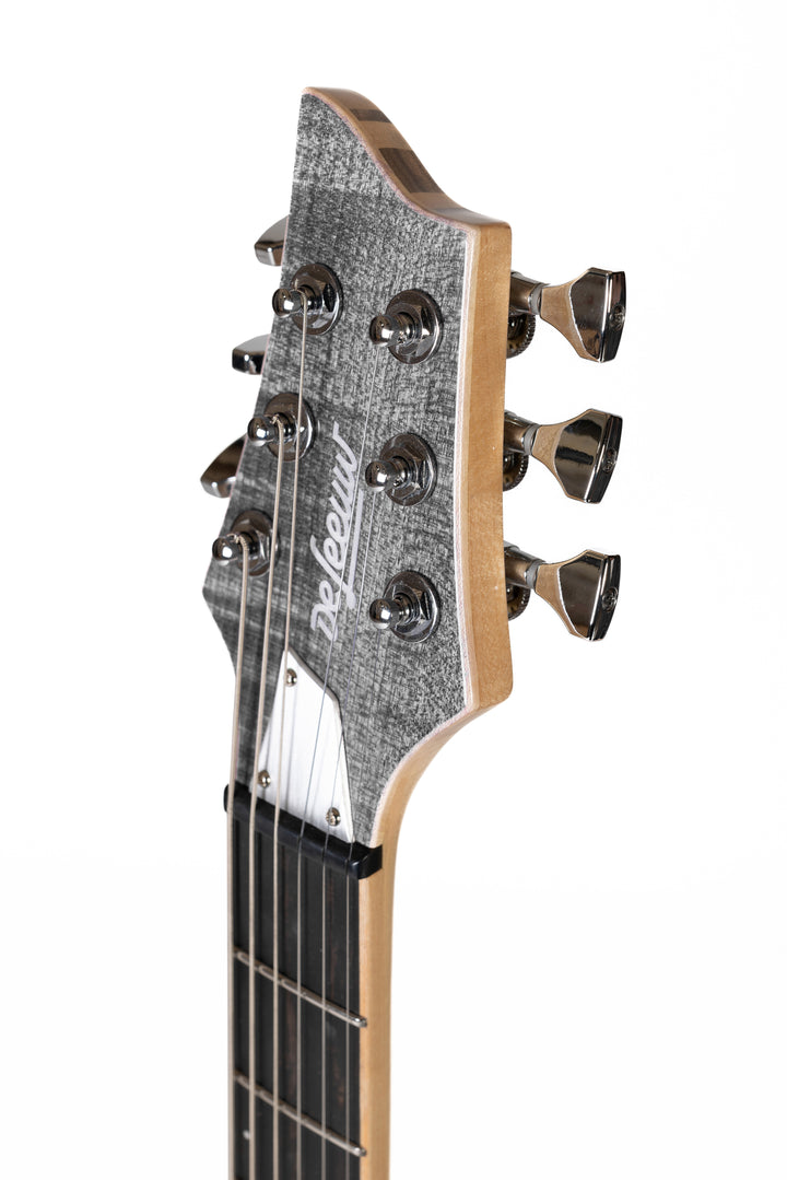    Nina_Guitar_Parisian_Gray_Glossy_Varnish_Close_Up_Head_Side_1_De_Leeuw_Guitars_Paris_Made_in_France_Luthier_Guitar_Maker_France_Neck_Through_Manche_Traversant