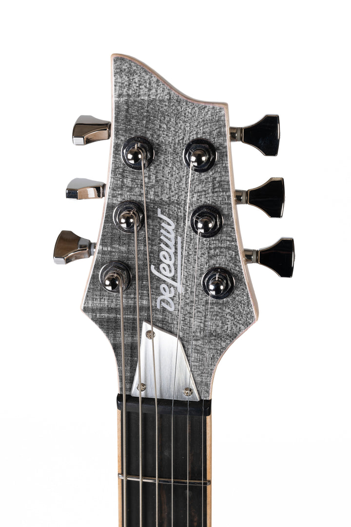     Nina_Guitar_Parisian_Gray_Glossy_Varnish_Close_up_Head_1_De_Leeuw_Guitars_Paris_Made_in_France_Luthier_Guitar_Maker_France_Neck_Through_Manche_Traversant