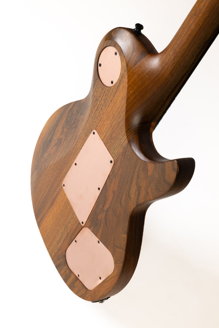    SC_Guitar_Back_Close_Up_3_Custom_Shop_De_Leeuw_Guitars_Paris_Made_in_France_Luthier_Guitar_Maker_France_Neck_Through_Manche_Traversant